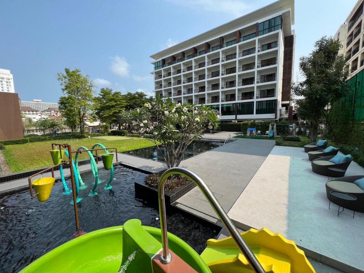 Fifth Pattaya Jomtien By Shiwalai Int Hotel Екстериор снимка Playground at the park