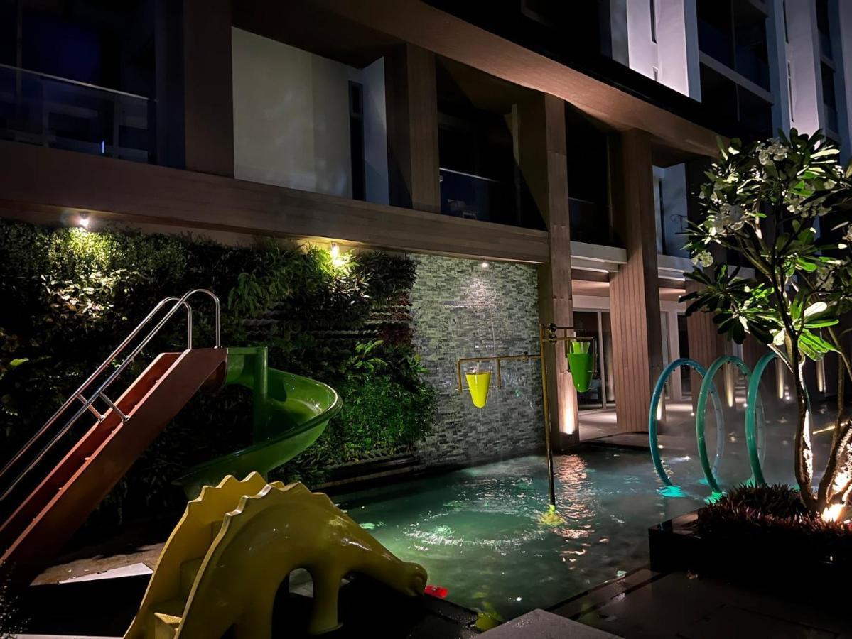 Fifth Pattaya Jomtien By Shiwalai Int Hotel Екстериор снимка The children's pool at the hotel