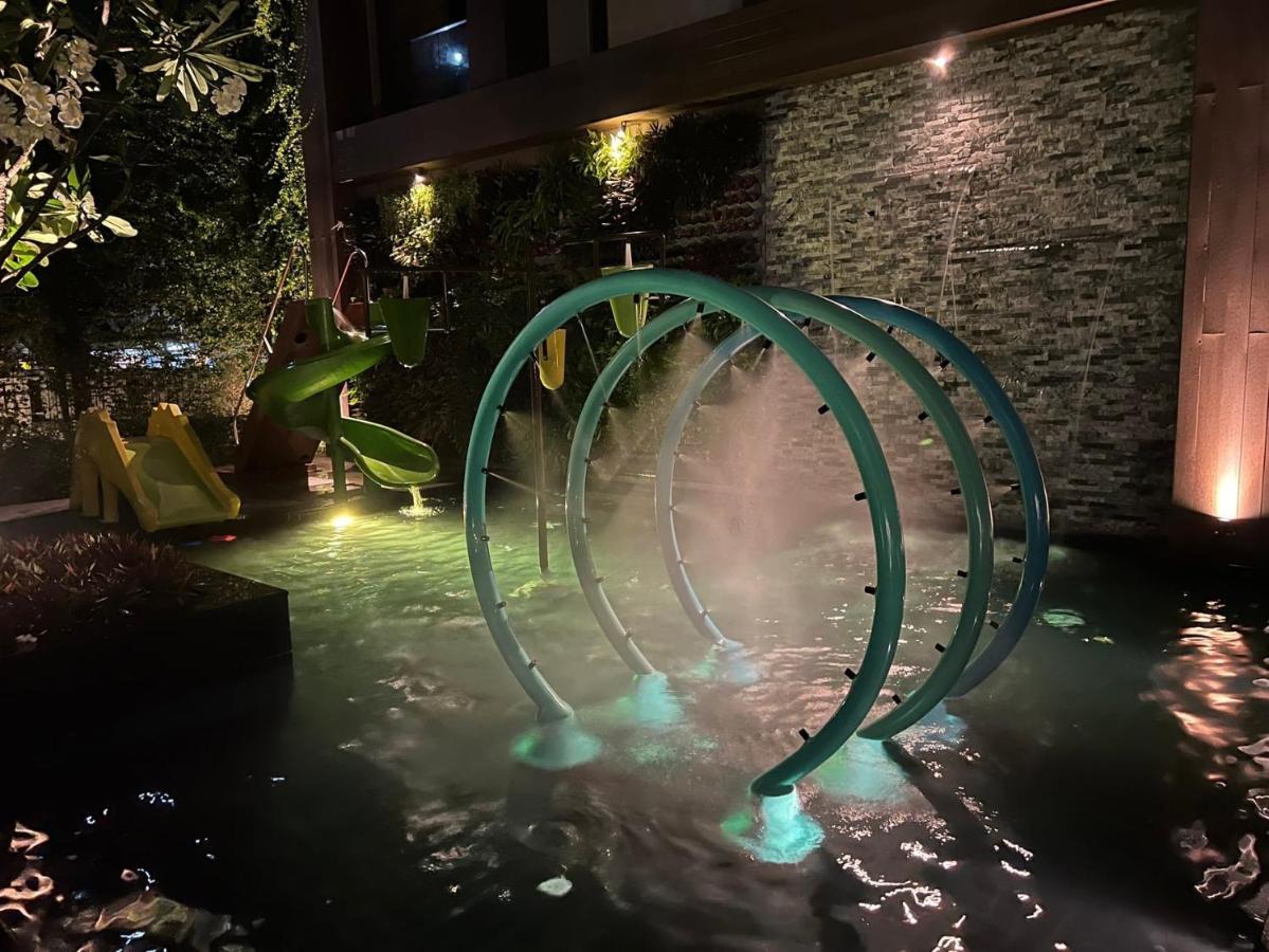 Fifth Pattaya Jomtien By Shiwalai Int Hotel Екстериор снимка Fountain at the entrance of the hotel