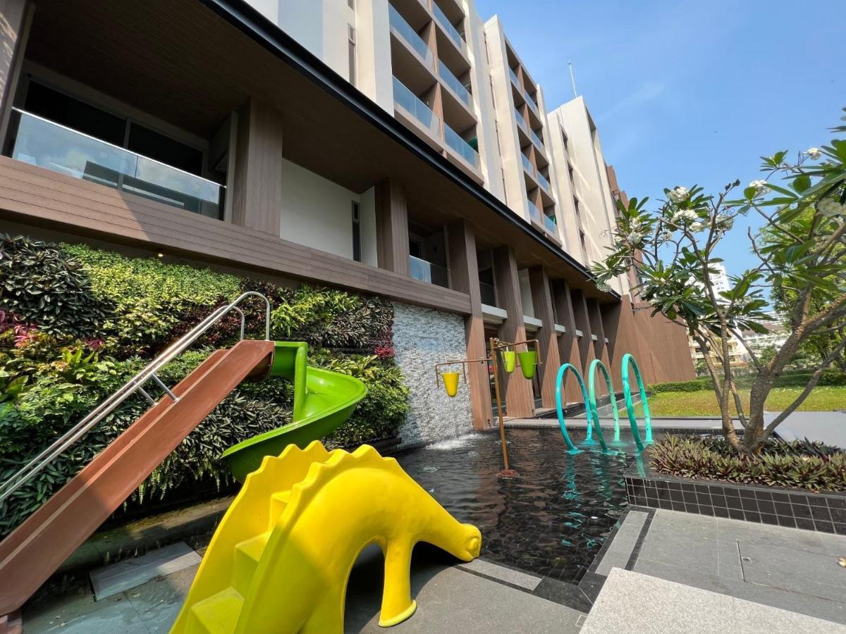 Fifth Pattaya Jomtien By Shiwalai Int Hotel Екстериор снимка Playground at the park
