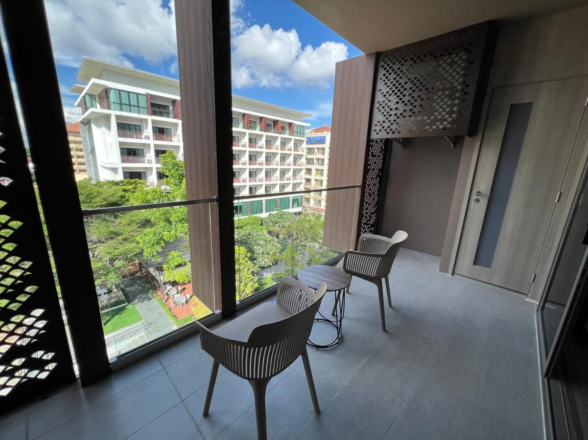 Fifth Pattaya Jomtien By Shiwalai Int Hotel Екстериор снимка Balcony of a condominium in Singapore