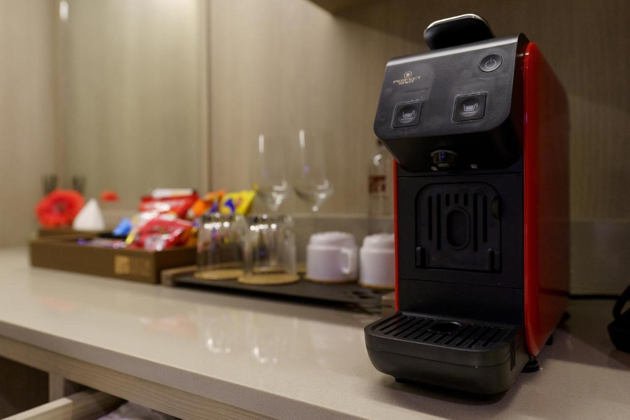 Fifth Pattaya Jomtien By Shiwalai Int Hotel Екстериор снимка A Nespresso coffee machine