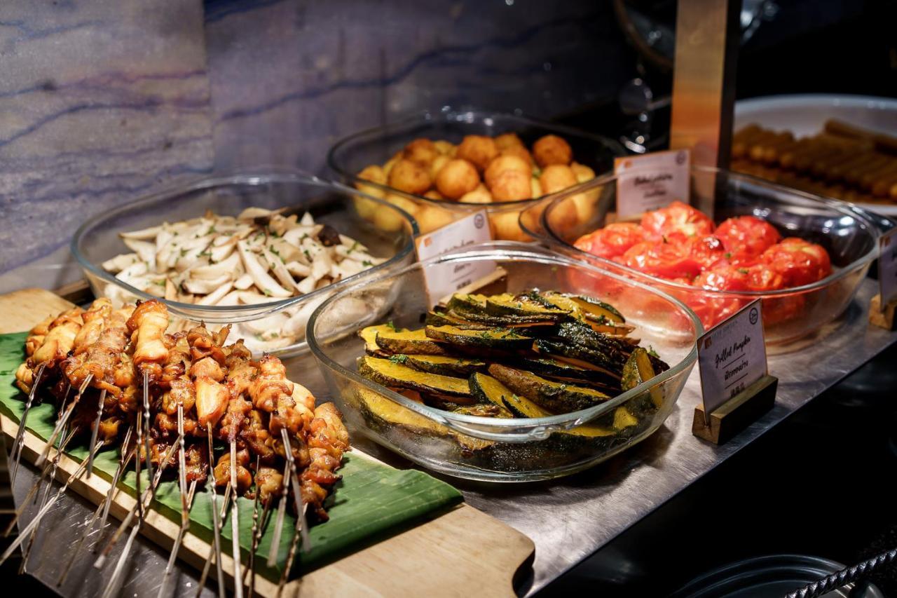 Fifth Pattaya Jomtien By Shiwalai Int Hotel Екстериор снимка A selection of Malaysian cuisine