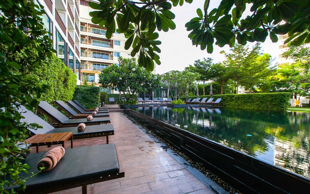 Fifth Pattaya Jomtien By Shiwalai Int Hotel Екстериор снимка The pool at the hotel